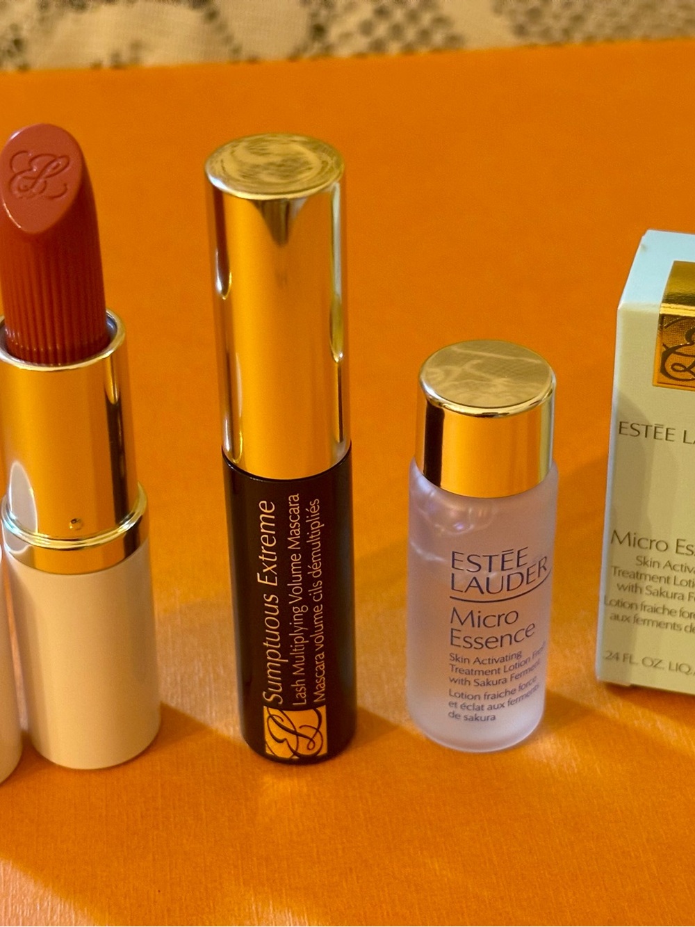Estée Lauder Lipstick & Micro Essence & Black Mascara Set
